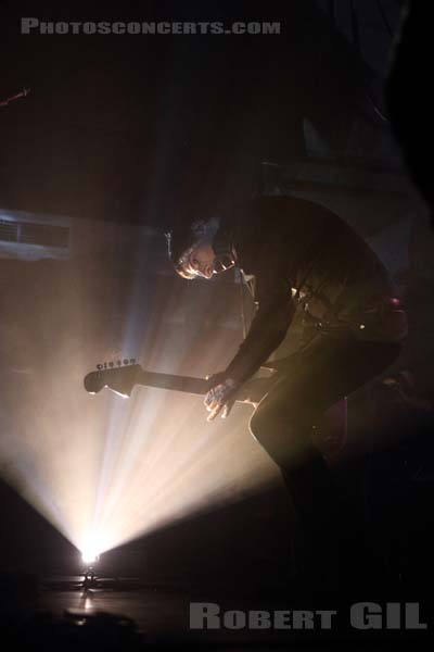 A PLACE TO BURY STRANGERS - 2016-03-21 - PARIS - Petit Bain - 